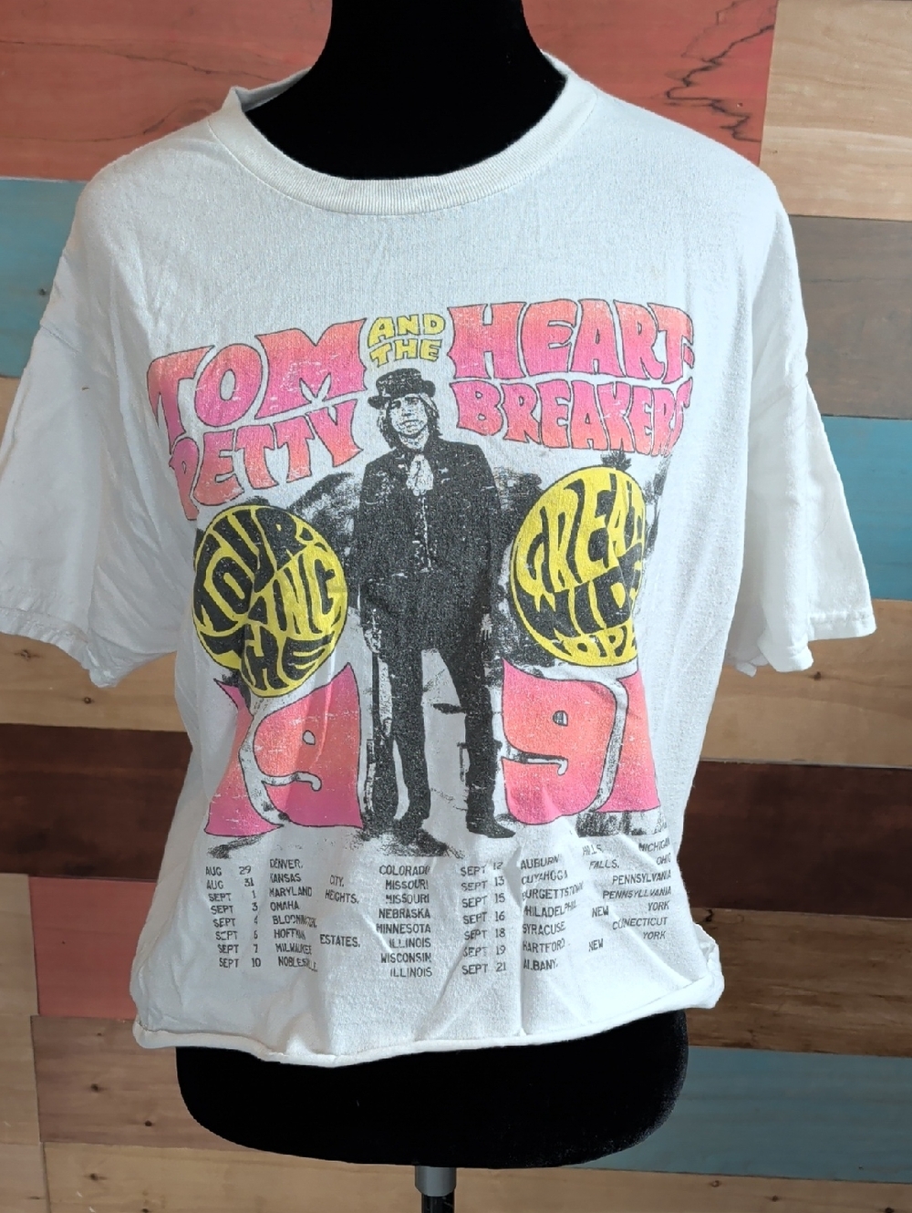 Hybrid & company White Tom Petty Graphic Crop Top with Pink and Yellow Print